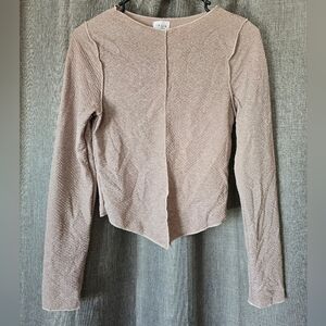 Le Lis Reverse Hem Crinkle Long Sleeve Top Size Small Tan Front Slit